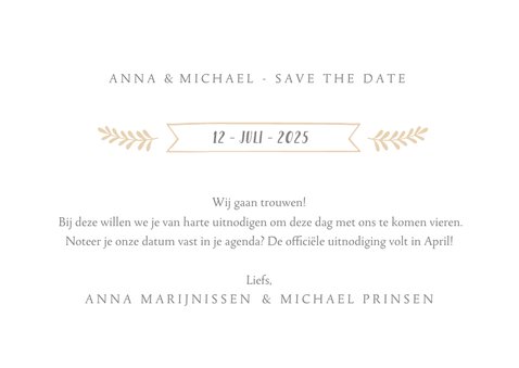 Hippe Save the Date kaart met eigen foto en witte letters 3