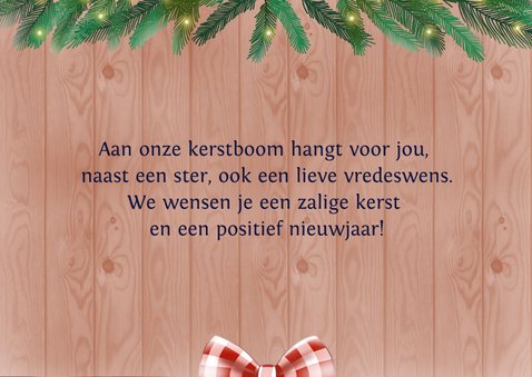 Kerstkaart dennetakken met rood witte strik 2