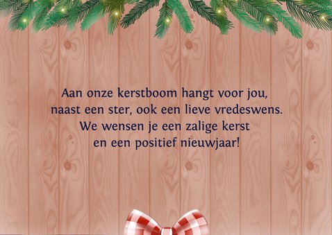 Kerstkaart dennetakken met rood witte strik 2