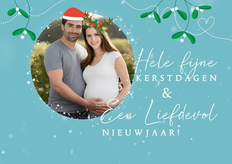 Kerstkaart liefdevol happy pinguïns kerstoutfit sneeuw ijs 2