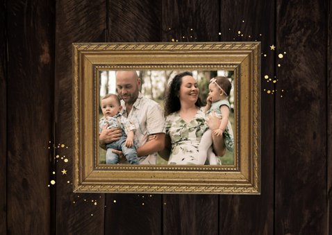 Kerstkaartje houtlook met gouden fotolijstjes en foto's 2