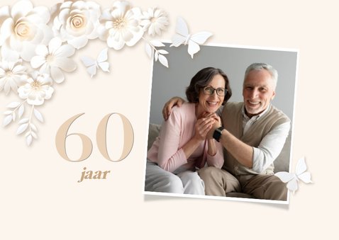 Klassieke fotokaart huwelijksjubileum met witte bloemen en v 2