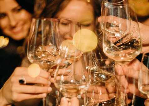 Leuke uitnodiging nieuwjaarsborrel met foto en champagne 2