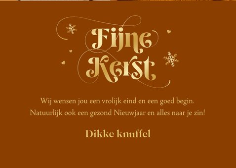 Liefdevol kerstkaart dikke kerstknuffel sneeuw hartjes foto 3