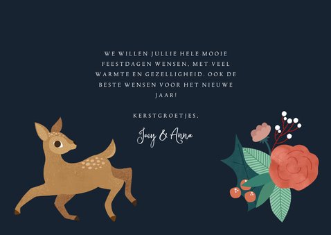 Moderne kerstkaart met bloemen en hert 3