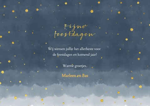 Moderne kerstkaart met gouden typografie en waterverf 3