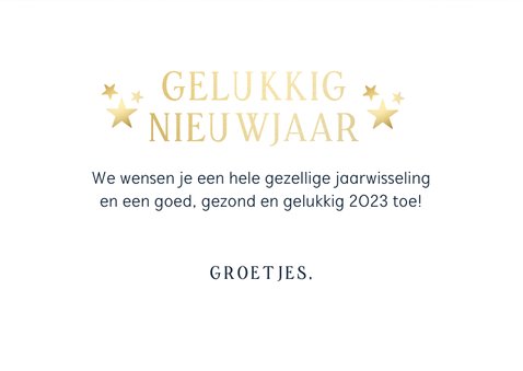 Nieuwjaarskaart 2023 met klok op 12 uur en vuurwerk 3