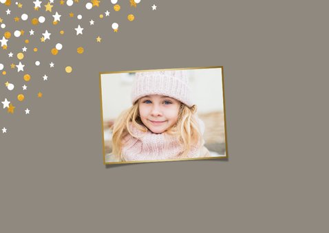 Nieuwjaarskaart liggend gouden sterren met confetti en foto 2
