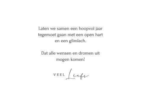 Nieuwjaarskaart met gouden jaartal en een sprankelend hart 3