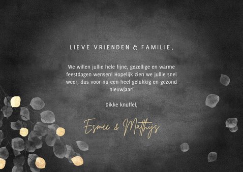 Nieuwjaarskaart met grote, gouden 2023 en eucalyptus 3