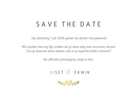 Save the Date kaart klassiek wit met gouden duifjes en foto 3