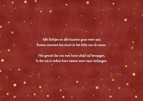 Stijlvolle kerstkaart met goud typografie en rode waterverf 2