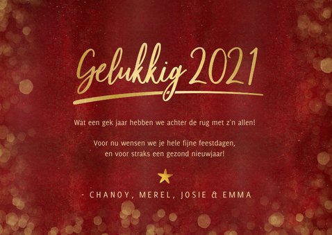 Stijlvolle rode nieuwjaarskaart met 3 eigen foto's en goud 3