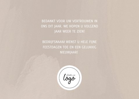 Stijlvolle zakelijke kerstkaart met fotocollage, logo & 2022 3