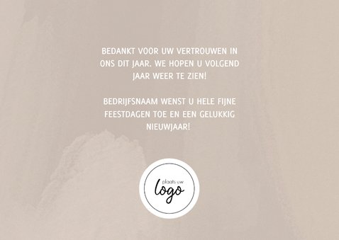 Stijlvolle zakelijke kerstkaart met fotocollage, logo & 2026 3