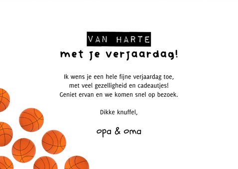 Stoere verjaardagskaart oranje basketbalveld basketballen 3