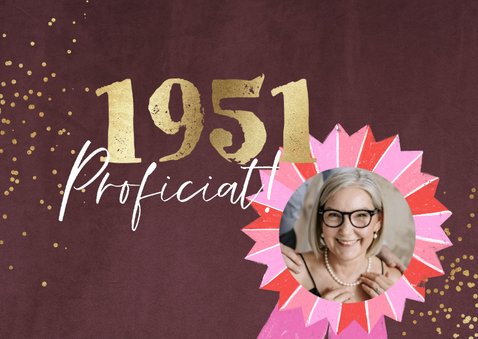 Trendy verjaardagskaart jaartal goud vijfenzeventing vaandel 2