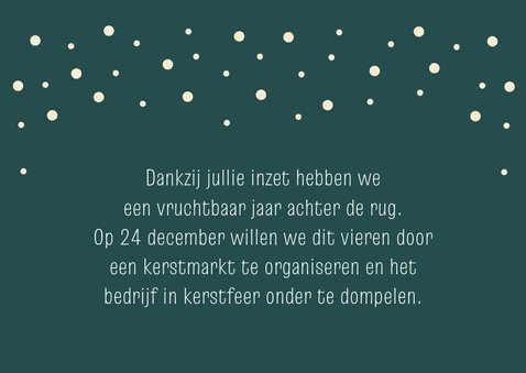 Uitnodiging kerstmarkt met kraampjes en kerstbomen 2