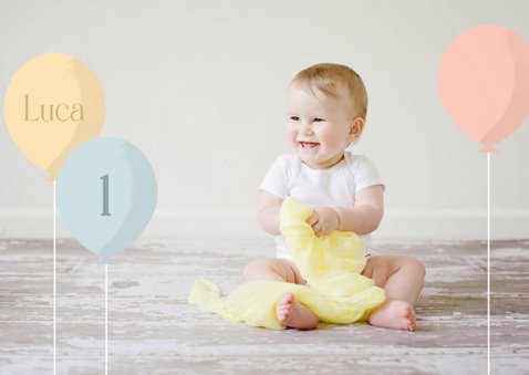 Uitnodiging kinderfeestje peuter met pastel ballonnen 2