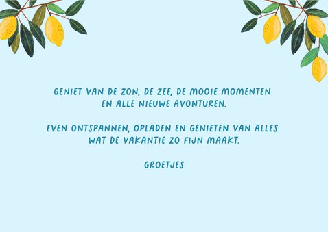 Vakantiekaart zonnig strand aan zee met citroenen 3