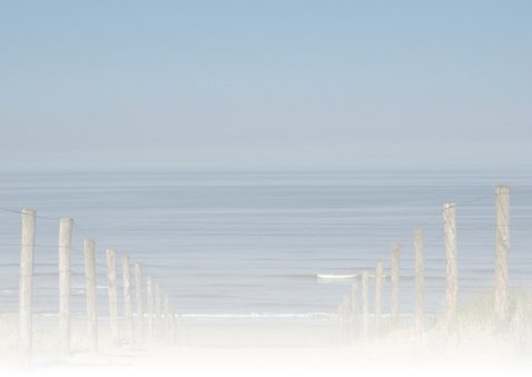 Zicht op zee vanaf een duinopgang 2