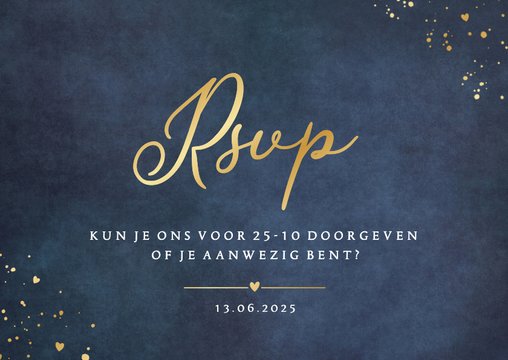 Stijlvolle rsvp kaart met donkerblauwe achtergrond en goud