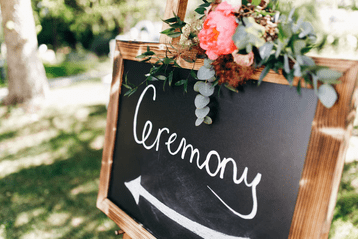 Ceremonie bord bruiloft