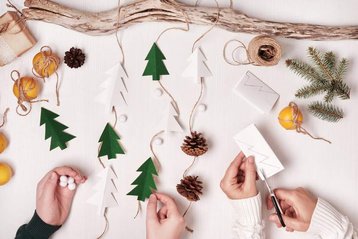kerst tak met hangers knutselen