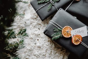 kerstcadeaus op kleed