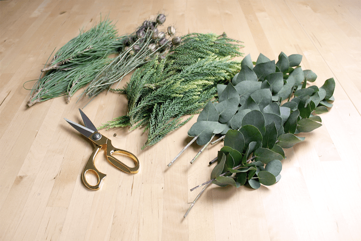 Takken voor kerstkrans met schaar