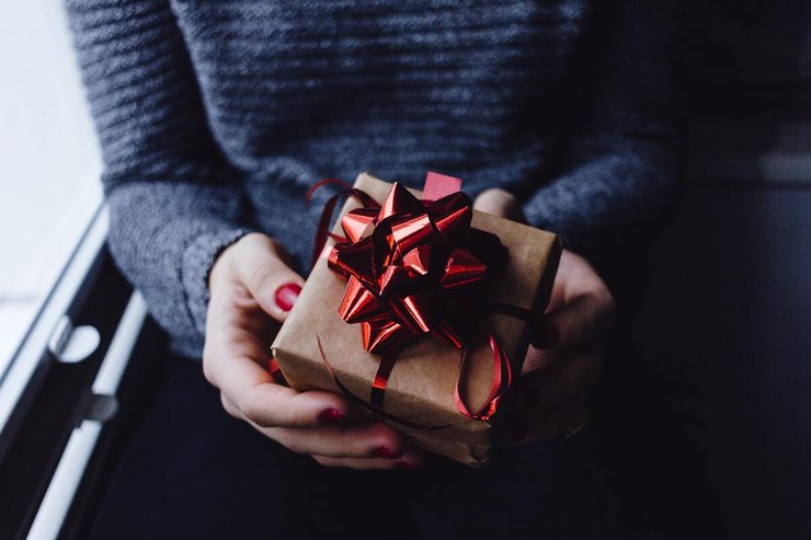 Cadeau met rode strik