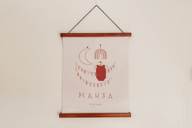 Kaarten ophangen in een houten frame