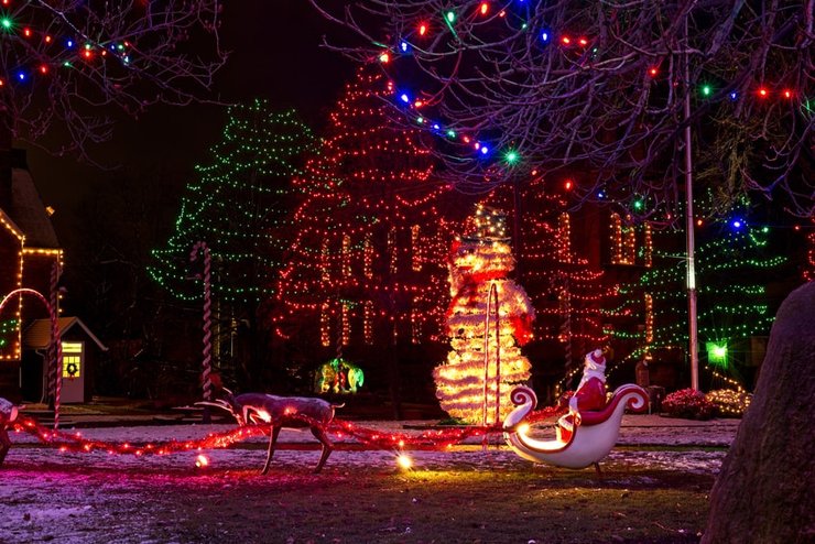 Kersttraditie: tuin versieren met kerstverlichting