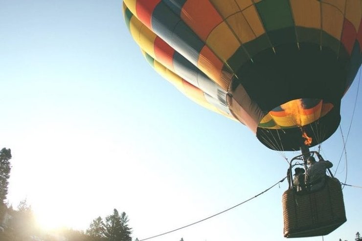 Luchtballonvaart als cadeau voor 25 jaar getrouwd