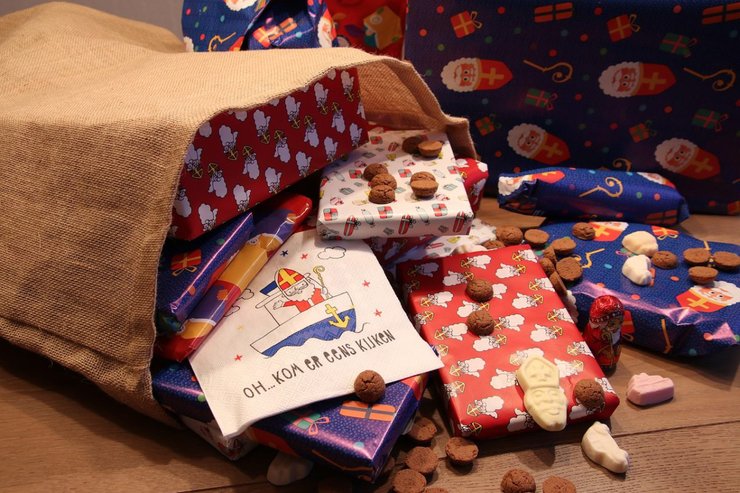 Pakjesavond: zak met cadeautjes