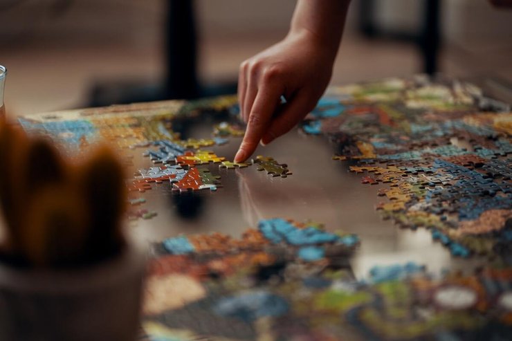 Puzzel leggen in de winter