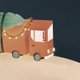 Z Kerst vrachtwagen rood in het donker