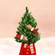 Vrouw met kerstboom