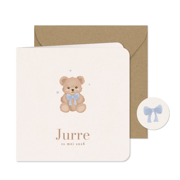 Lief beige geboortekaartje met teddybeer blauwe strik jongen