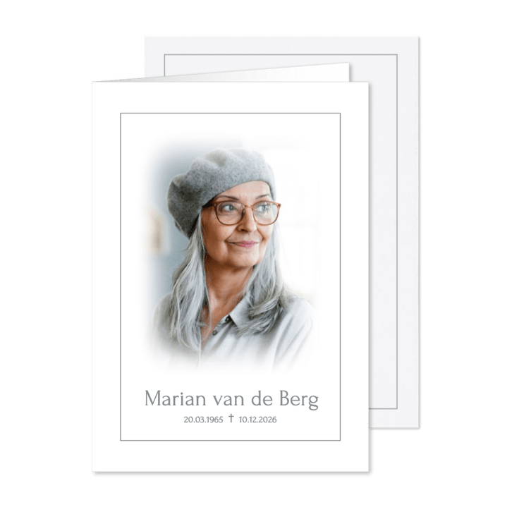 Minimalistische rouwkaart met kader en grote foto