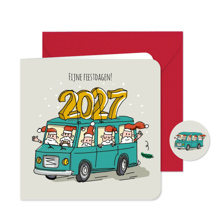 Vrolijke kerstkaart met vintage busje kerstmannen en jaartal