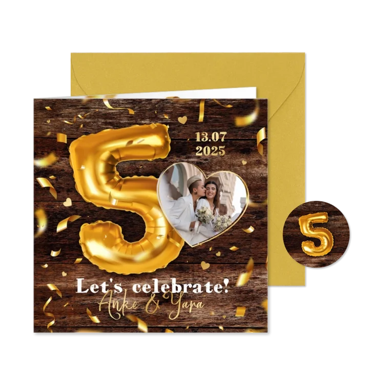 5 jaar getrouwd uitnodiging jubileum ballonnen confetti hout