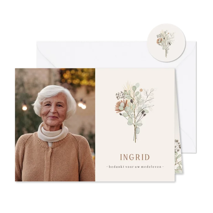 Bedankt rouwkaart met eigen foto en droogbloemen illustratie