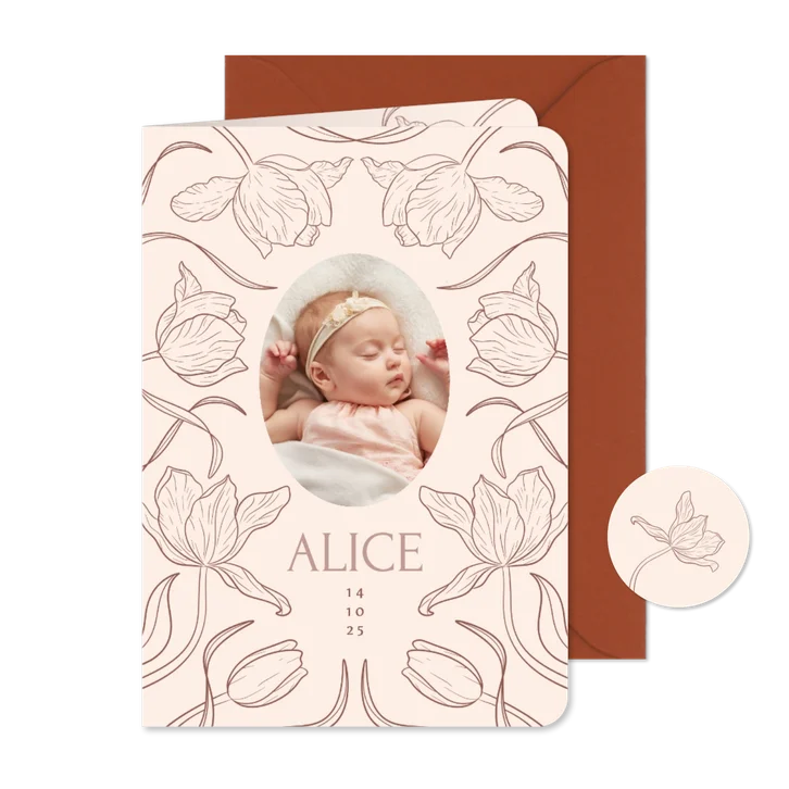 Beige klassiek geboortekaartje foto met vintage tulpen