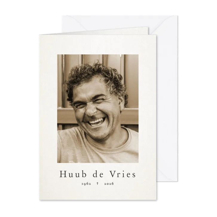 Bidprentje met grote foto op papiertextuur