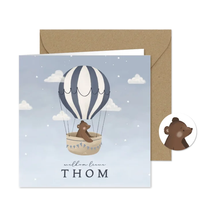 Blauw geboortekaartje met beer in luchtballon