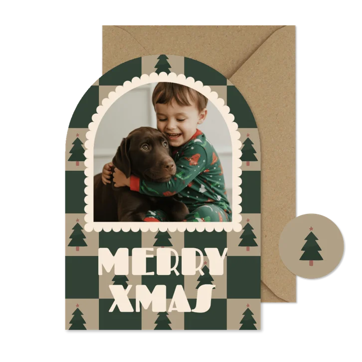 Boogvormig foto kerstkaartje blokjespatroon met kerstbomen 