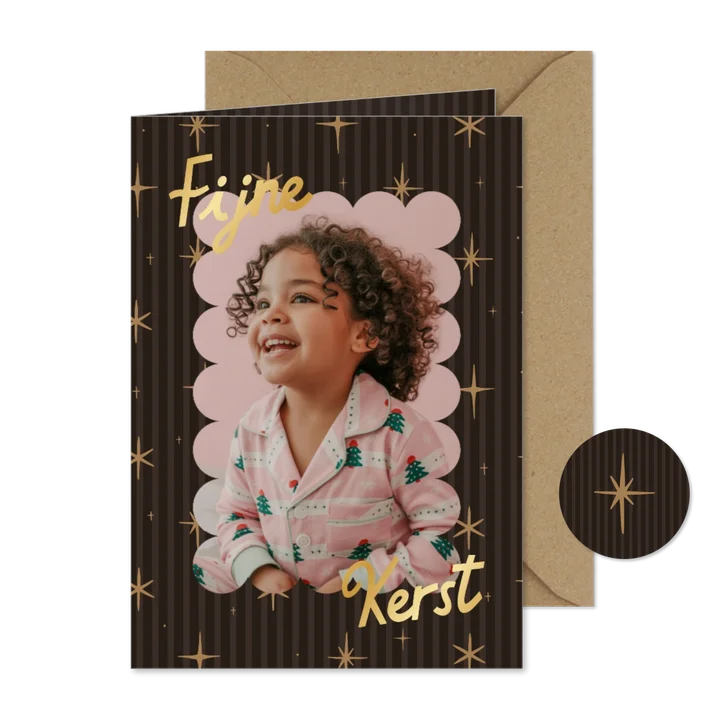 Bruine foto kerstkaart met streepjes, sterren en goudfolie