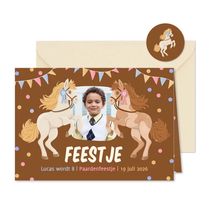 Bruine uitnodiging kinderfeestje met paarden en confetti