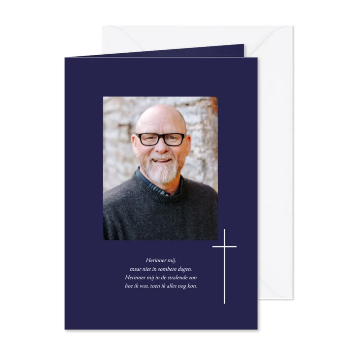 Donkerblauw bidprentje met een subtiel kruisje